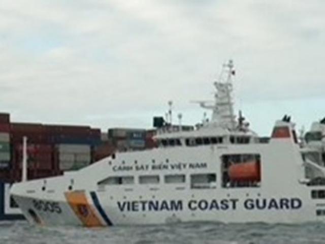 Cảnh sát biển cứu sống 24 thủy thủ Singapre trên tàu cá bị cháy