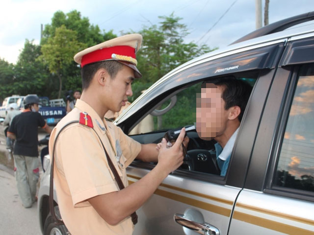 Phó Chủ tịch tỉnh Thái Bình phạt lái xe ô tô vi phạm nồng độ cồn 35 triệu đồng