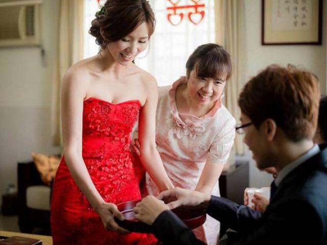 Vớ bừa anh xe ôm làm đám cưới, ngày ăn hỏi nhà trai mang đến 10 cây vàng
