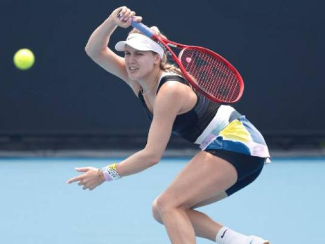 Sharapova, Bouchard gây sốt Australian Open: Váy gợi cảm & chân dài miên man