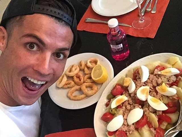 Ronaldo 34 tuổi vẫn sung mãn ghi bàn: Nhờ ngày ăn 6 lần, ngủ 5 lần