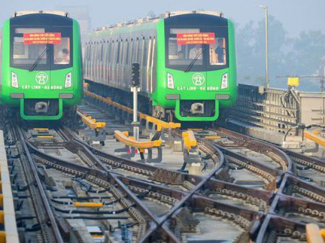 Công nhân vận hành metro thành... xe ôm vì dự án Cát Linh – Hà Đông trễ hẹn