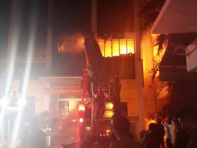 Vụ cháy tòa nhà dầu khí ở Thanh Hóa: Thêm 1 người chết, 3 cảnh sát PCCC nhập viện