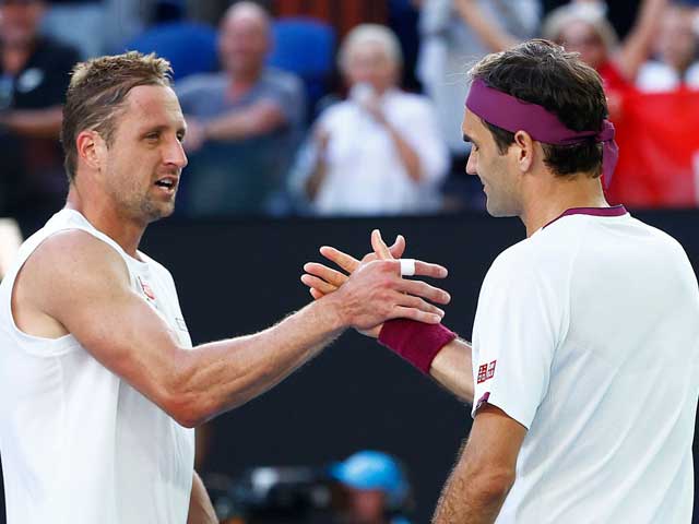 Video tennis Federer – Sandgren: Ngược dòng mãn nhãn, đảo chiều thế trận