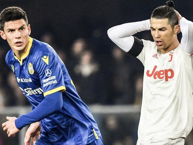 Ronaldo lập siêu kỷ lục: HLV Juventus cáu vì thua ngược, nhận tin cực dữ