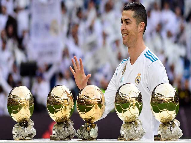 Ronaldo bùng nổ tuổi 35: ”Cây trường sinh” chói sáng, đua Bóng vàng với Messi