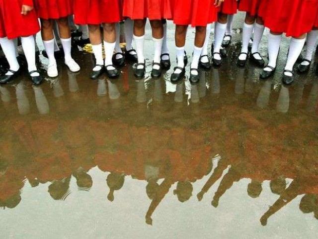 Ấn Độ: Hơn 60 nữ sinh bị hiệu trưởng bắt cởi váy để giáo viên kiểm tra xem có ”đến tháng”