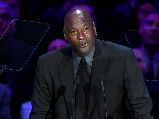 2 vạn người vĩnh biệt Kobe Bryant: Michael Jordan tuôn lệ nói câu “xé lòng”