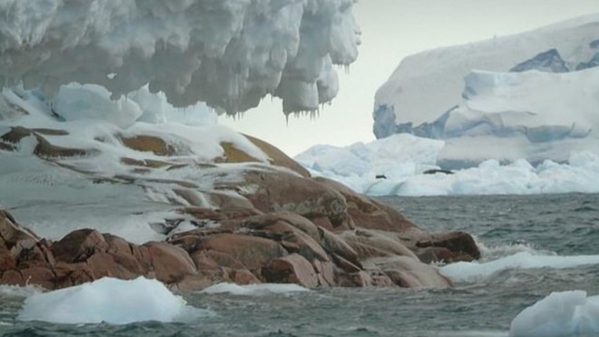 Tàu thám hiểm Nam Cực lạc đến ”hoang đảo ma” phủ đá hoa cương