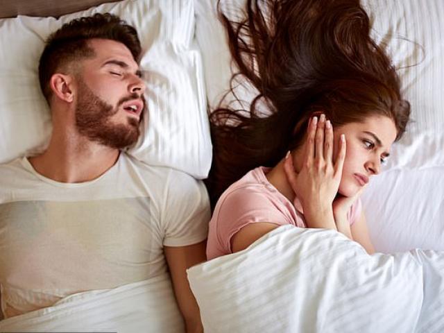 Ngủ ngáy khiến người chung giường gặp phải tình trạng sức khỏe tồi tệ này
