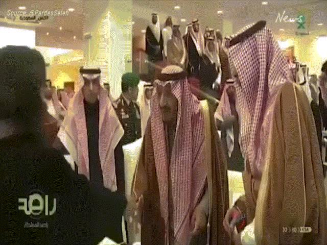 Video: Phản ứng của quốc vương Ả Rập Saudi khi bị người phụ nữ hôn lên tay