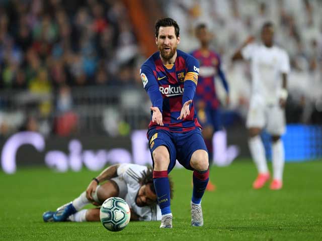 Barca thua Siêu kinh điển: Thượng tầng rối loạn, hết tiền sẽ bán Messi?