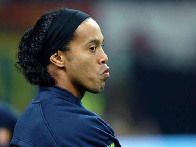 Ronaldinho hết đi tù lại bị cáo buộc lừa đảo, dễ mất 1500 tỷ đồng