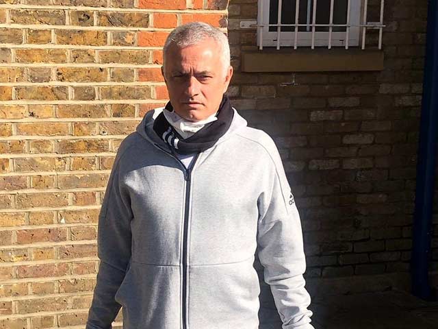 Mourinho ”mạo hiểm” ra đường giữa mùa dịch Covid-19