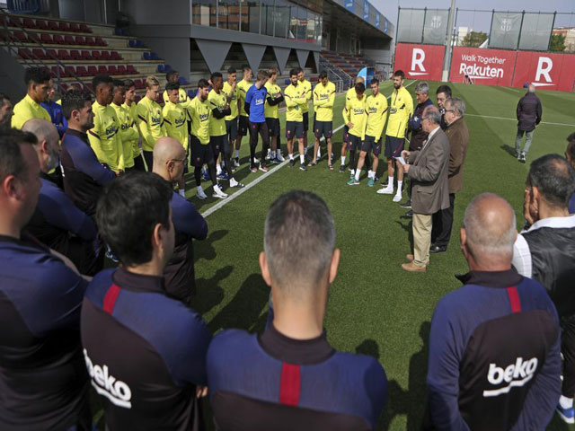 ”Ông trùm” Messi & đồng đội khiến Barca ”ngắc ngoải” vì hành động này