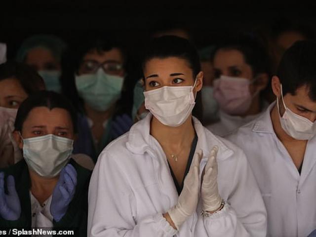 Số ca nhiễm Covid-19 ở TBN vượt Trung Quốc, y bác sĩ ”phơi mình” trước virus