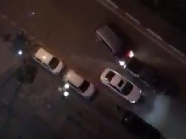 Clip: Hai ô tô rượt đuổi, tông nhau như phim hành động ở Hà Nội