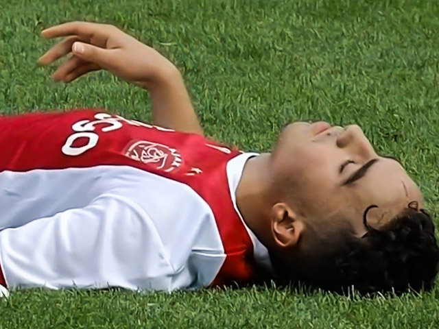 SAO trẻ Hà Lan tỉnh dậy sau 3 năm hôn mê bị Ajax chấm dứt hợp đồng