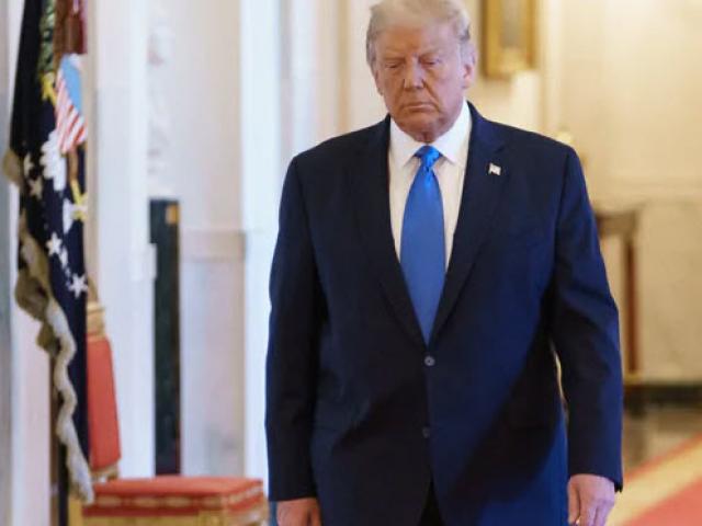 Ông Trump đơn độc, tức giận ở Nhà Trắng