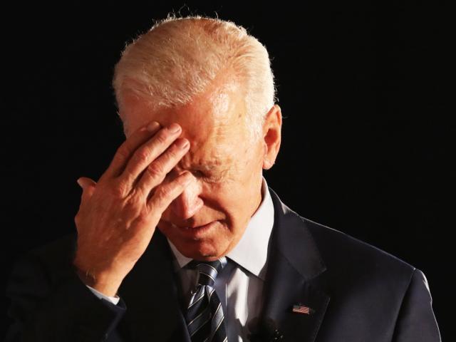 Ông Biden bất ngờ bị dọa gửi cáo buộc luận tội vào ngày đầu tiên làm Tổng thống