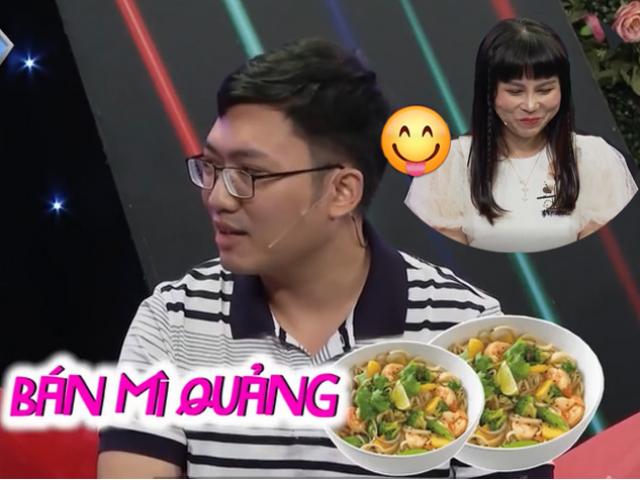 Vừa gặp ông chủ quán ăn, cô nàng vội vã đòi bấm nút luôn