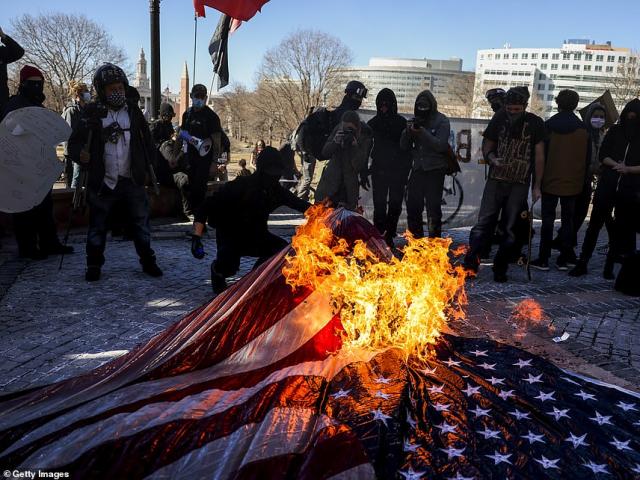 Mỹ: Biểu tình, đốt phá sau lễ nhậm chức Tổng thống Mỹ