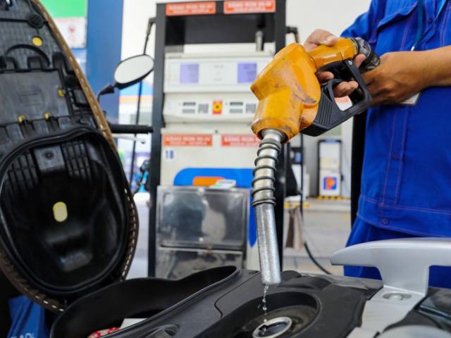 Giá dầu hôm nay 10/2: Tiếp tục tăng, giá xăng tại Việt Nam chiều nay sẽ ra sao?
