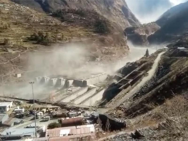 Vỡ sông băng ở Himalaya, có thể 150 người đã chết