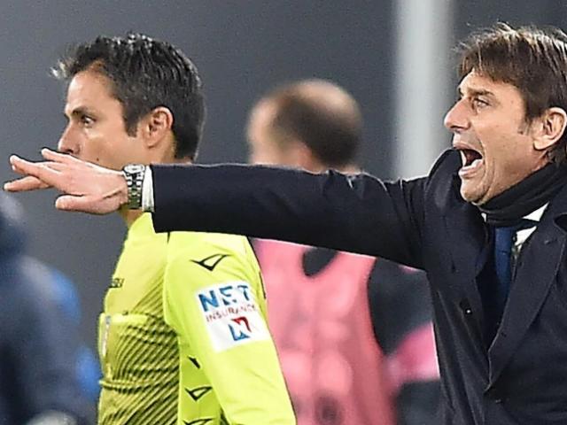 Tranh cãi Juventus thoát penalty trước Inter Milan: HLV Conte nổi nóng chĩa ”ngón tay thối”
