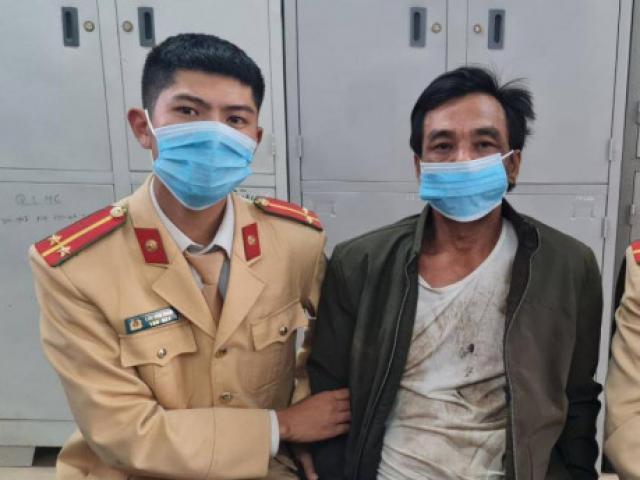 Tạm giữ tài xế giằng co với CSGT, đập vỡ máy đo nồng độ cồn