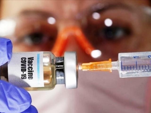 Chuyên gia lý giải vì sao vắc-xin COVID-19 nhập về Việt Nam được tiêm ngay