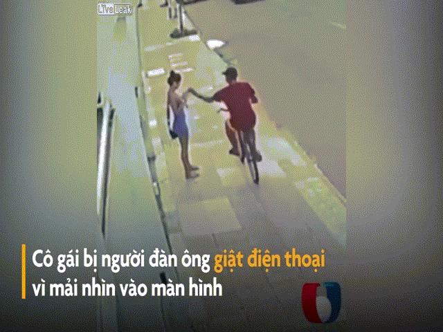 Video: Đi xe đạp cướp điện thoại của gái xinh, thanh niên lĩnh cái kết đắng ngắt
