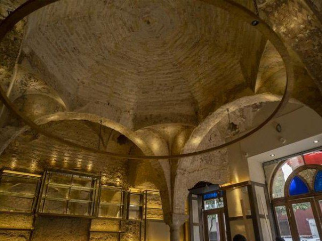 Sửa lại quán bar vô tình phát hiện ”kho báu” hoành tráng 800 năm tuổi