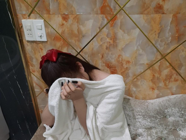 Nữ nhân viên massage khỏa thân kích dục cho khách ở Đồng Nai