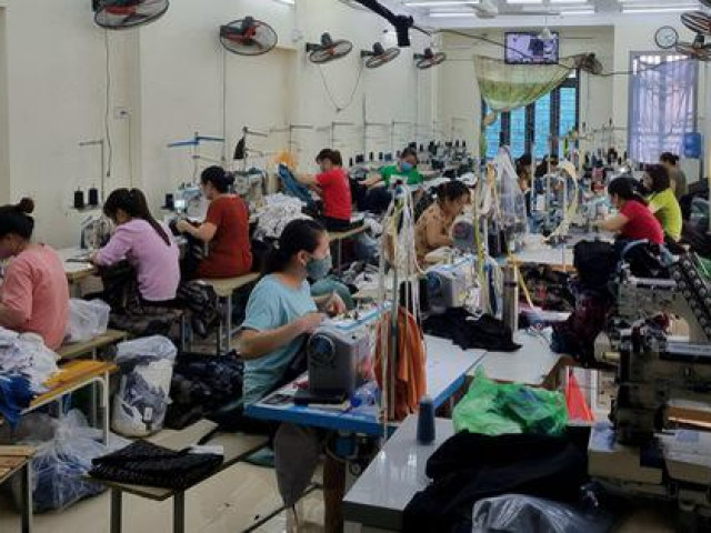 Đột kích xưởng may chỉ sản xuất ”hàng hiệu” nổi tiếng thế giới ở Hưng Yên