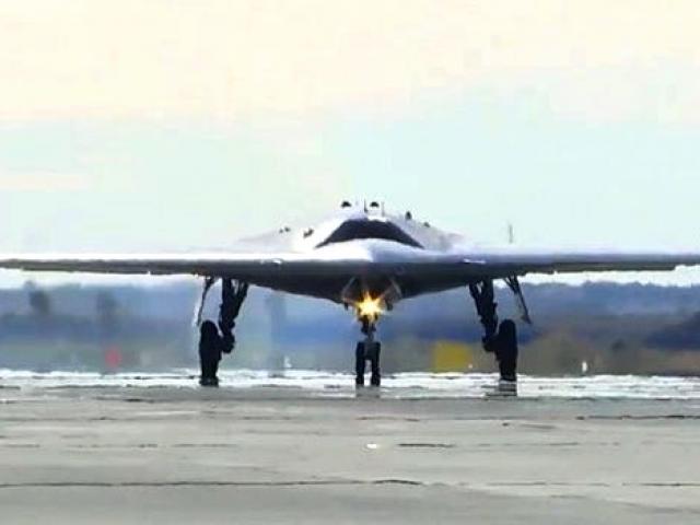 Uy lực đáng sợ của máy bay ”thợ săn” không người lái Nga đang thử nghiệm