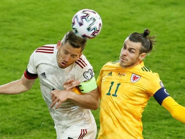 Bale cay cú thua ngược De Bruyne – Lukaku, dễ bị Mourinho phạt vì vạ miệng
