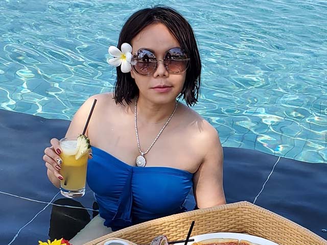 Việt Hương U50 mặc bikini nóng bỏng, công khai “có em bé” khiến ai cũng ngã ngửa