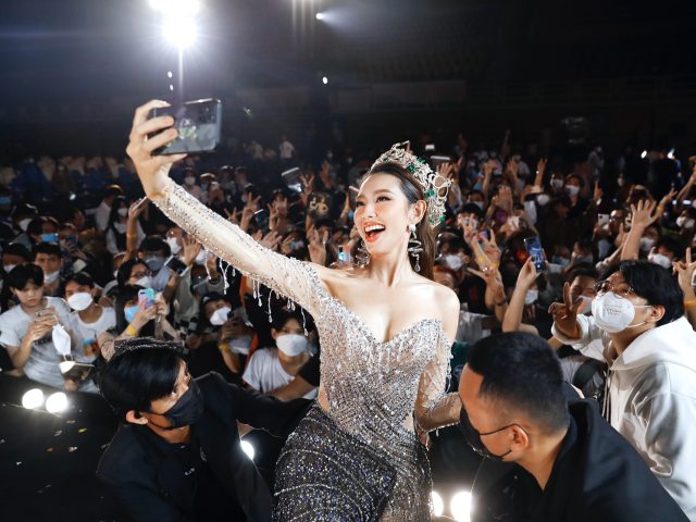 Thuỳ Tiên rạng rỡ trở về Việt Nam sau 1 tháng đăng quang Hoa hậu Hoà bình Quốc tế