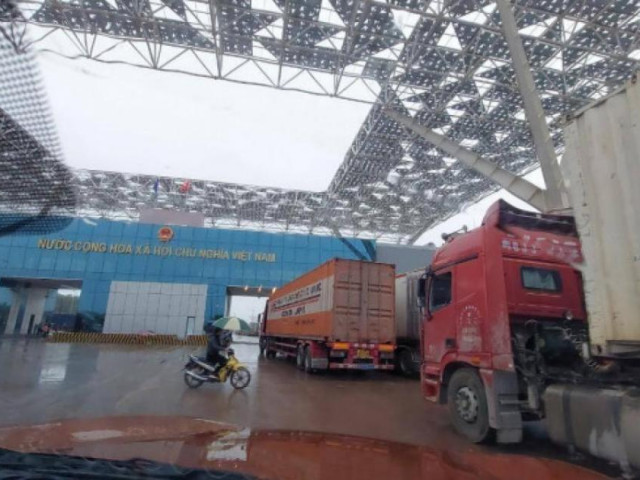 Chủ tịch Móng Cái nói gì vụ tài xế bị ép đóng ”tiền luật” ở cửa khẩu?