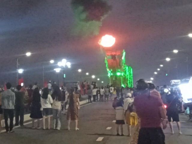 Đà Nẵng: Hàng nghìn người đứng xem cầu Rồng phun lửa trở lại