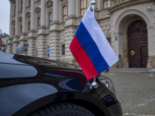 Giữa căng thẳng, Nga quyết định rút nhân viên ngoại giao khỏi Ukraine