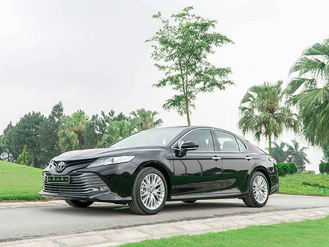 Bảng giá xe Toyota Camry 2019 lăn bánh - Toyota gây bất ngờ khi công bố giá 2 phiên bản mới nhất