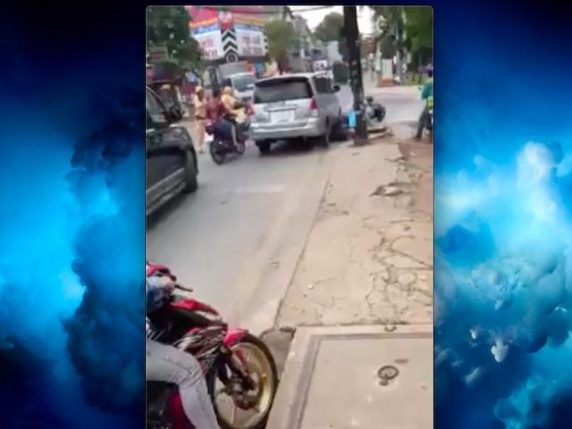 Nóng 24h qua: Ô tô phóng “bạt mạng” trốn CSGT, tông liên tiếp vào người đi đường