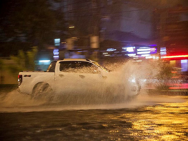 Kinh nghiệm lái xe cho cánh tài xế trong mùa mưa lũ sắp tới - Hạn chế tối đa rủi ro hư hỏng xe