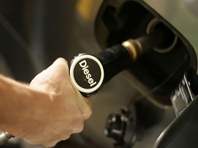 Nên mua xe sử dụng động cơ xăng hay dầu?