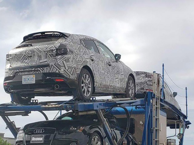 Mazda 3 phiên bản hiệu xuất cao được nguy trang cẩn thận bị bắt gặp đang trên đường vận chuyển