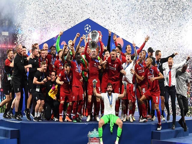 Liverpool lần thứ 6 lên đỉnh châu Âu: Cảm xúc vỡ òa, ngả mũ nhà ”vua”