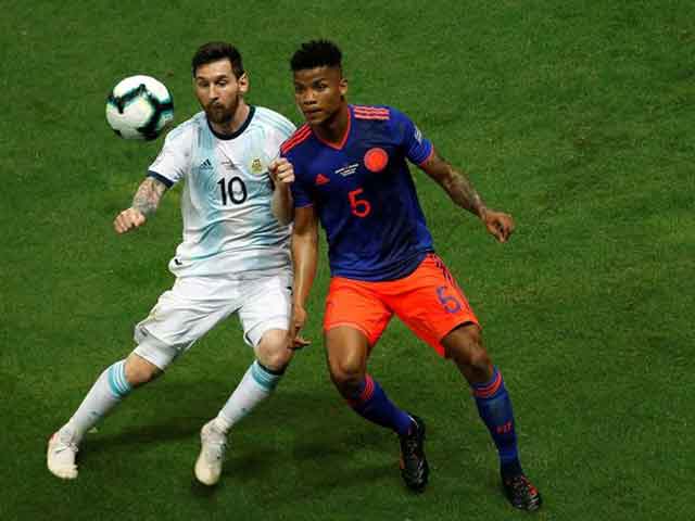 Trực tiếp bóng đá Argentina - Colombia: Messi ”xâu kim” đối thủ (Copa America)