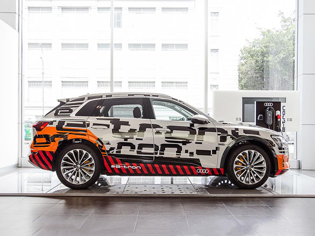 Chiêm ngưỡng hình ảnh của SUV chạy điện Audi E-tron đầu tiên tại Việt Nam